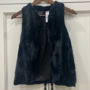 Beautees Faux Fur Black Vest. Girls Size Large.